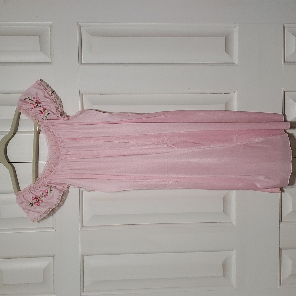Vintage Glencraft Pink with Embroidered Accents Nylon Gown Size Small